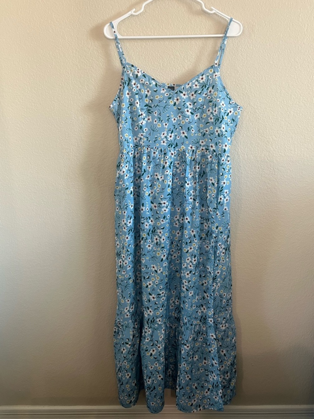 EXCELLENT CONDITION - SHEIN Light Blue Floral V-Neck Maxi Dress